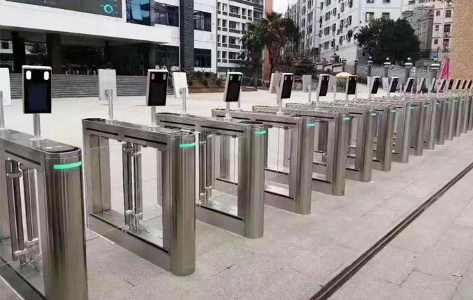 校园门禁系统人脸识别通道闸机方案